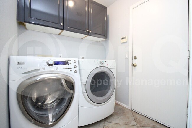 Building Photo - 511 E Pinto Dr