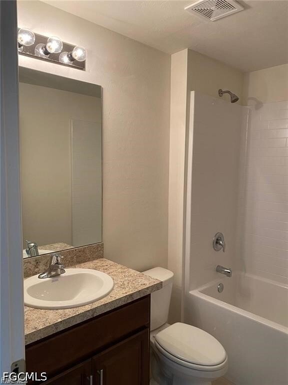 Building Photo - 2213 NE 33rd St