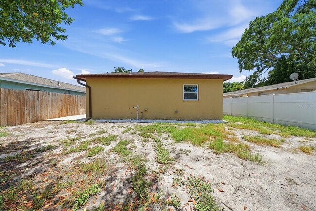 Building Photo - 2564 42nd Ave N