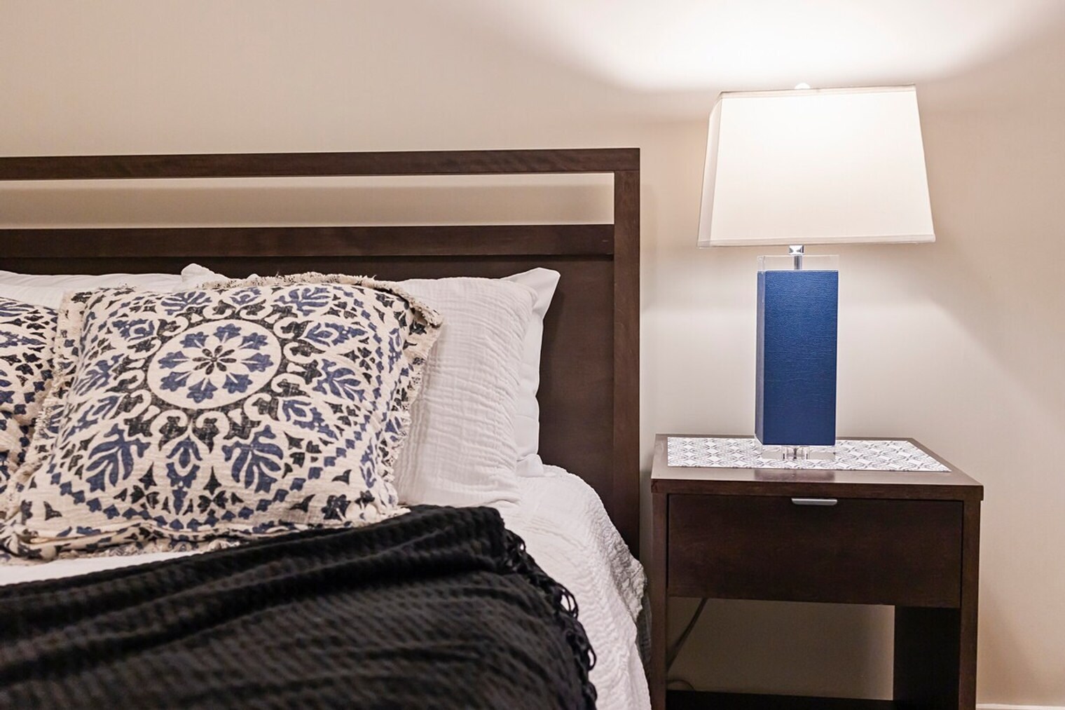 Building Photo - 472 Commercial St