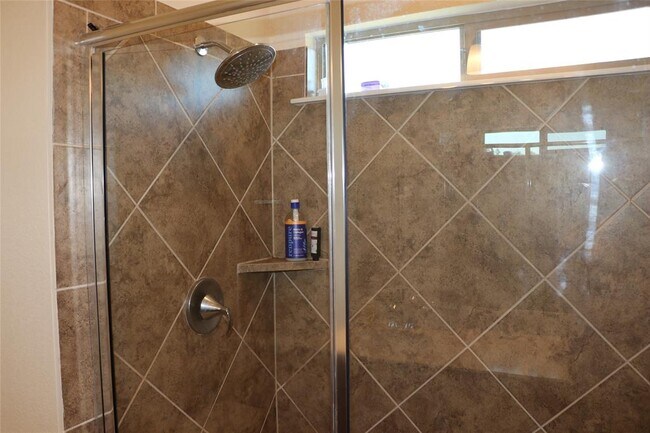 Building Photo - 321 Parrot Tulip View