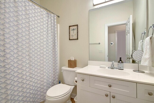 Building Photo - 148 Golfview Ln