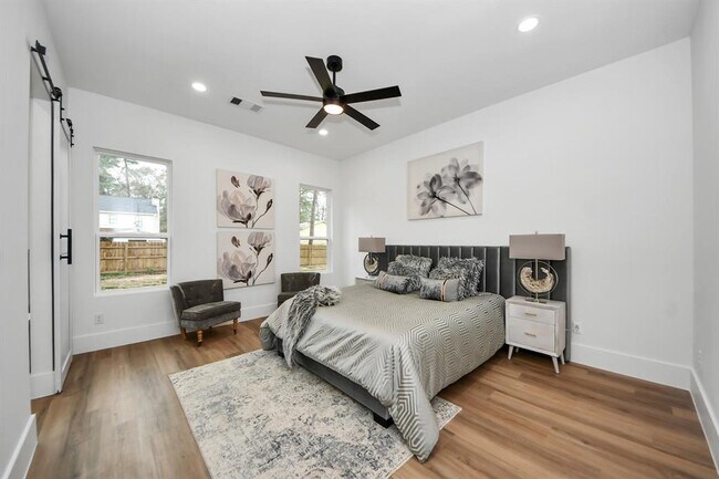Building Photo - 23855 Creek Wood Dr