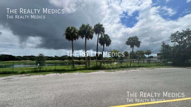 Building Photo - 1010 N Fiske Blvd