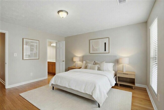 Building Photo - 215 Winding River Dr