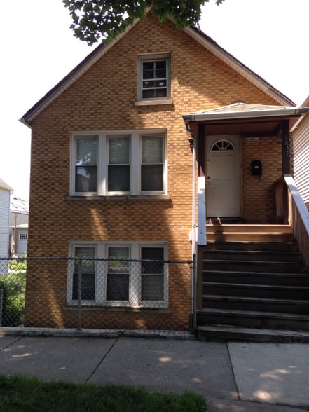 Building Photo - 1832 N Marshfield Ave