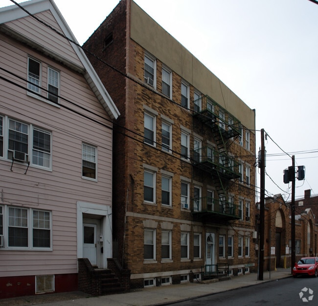 Primary Photo - 110-112 Monroe St