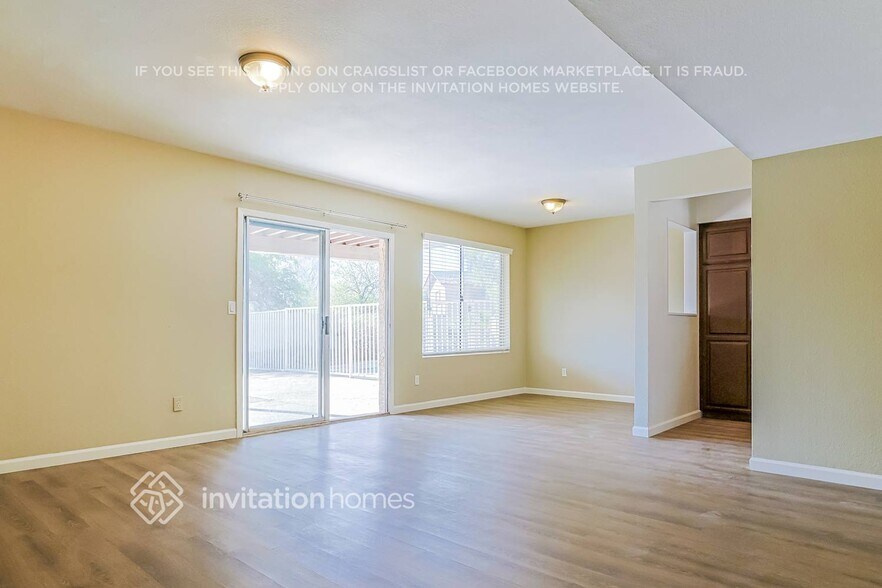 Building Photo - 1565 W Irisado Cir