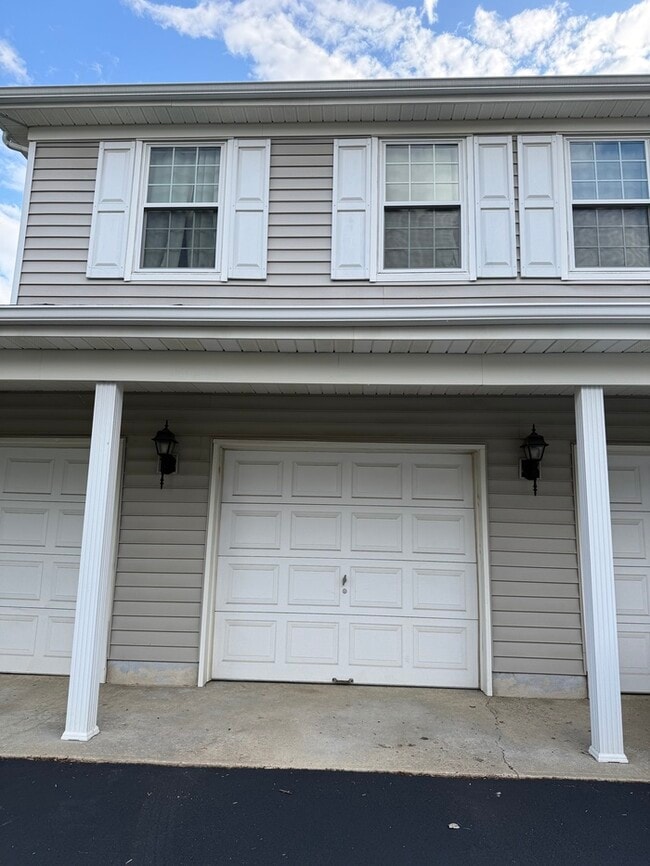 Building Photo - 709 Eagles Chase Dr