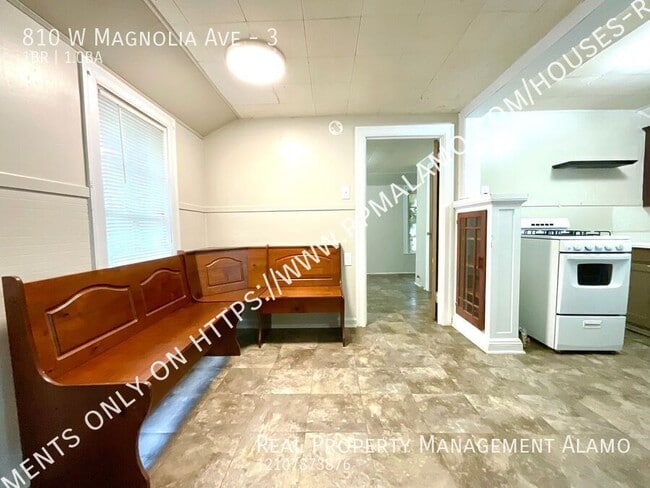 Building Photo - 810 W Magnolia Ave