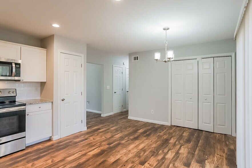 Building Photo - 5355 Forest Downs Cir