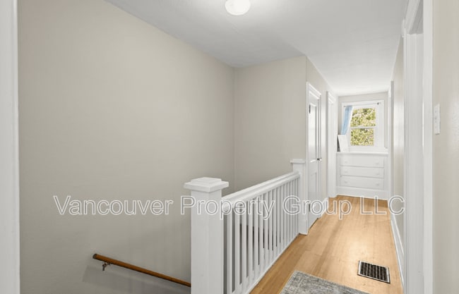 Building Photo - 310 E 22nd St