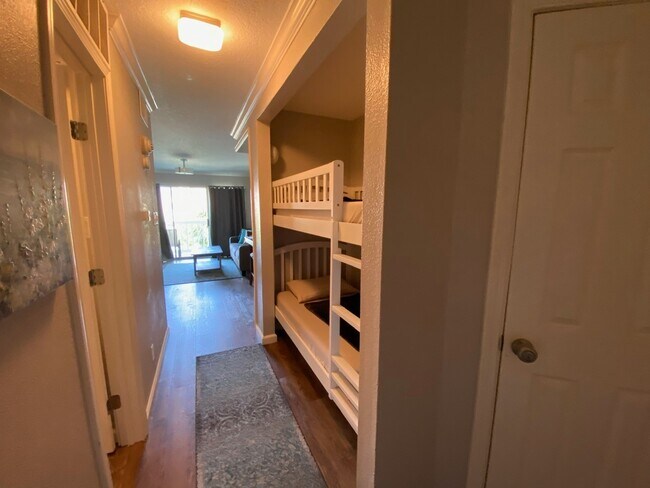 Building Photo - 6300 Seawall Blvd