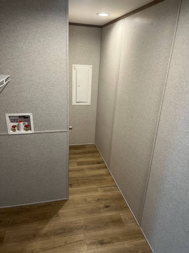 Building Photo - 200 E Zora St