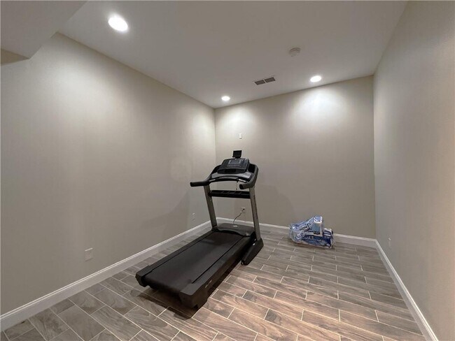 Building Photo - 2210 Bryant Pl Ct