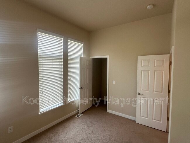 Building Photo - 518 E 500 S