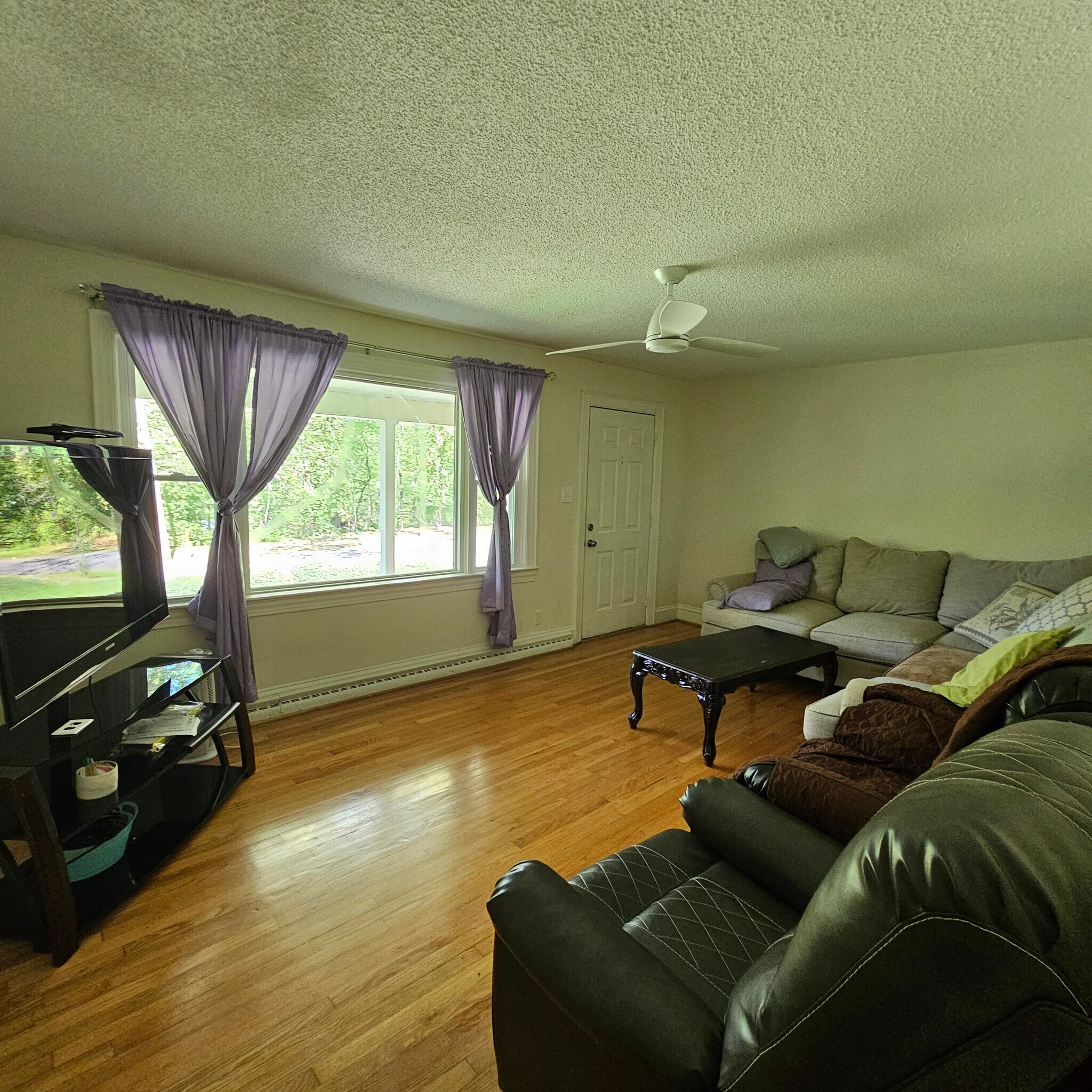 Building Photo - 548 Greenway Dr