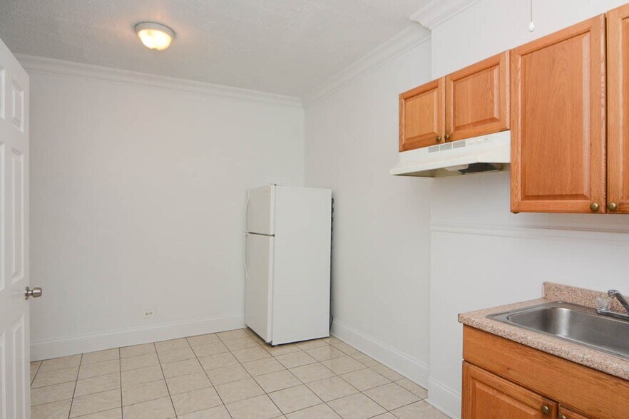Building Photo - 2737 N Spaulding Ave