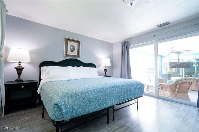 Building Photo - 1351 Oaklawn Ct