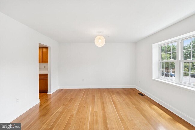 Building Photo - 14844 Cherrydale Dr