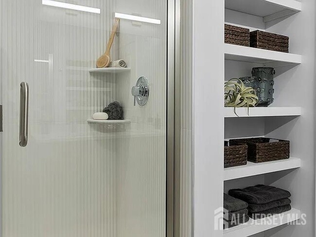 Building Photo - 2000 Schindler Dr