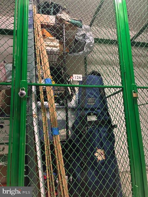 Building Photo - 8220 Crestwood Heights Dr