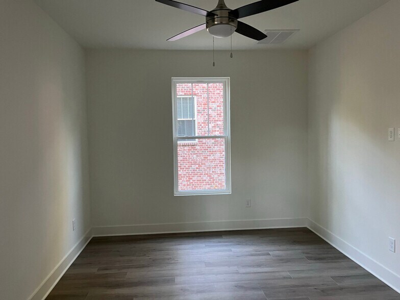 Building Photo - 432 Bluegrass Ave