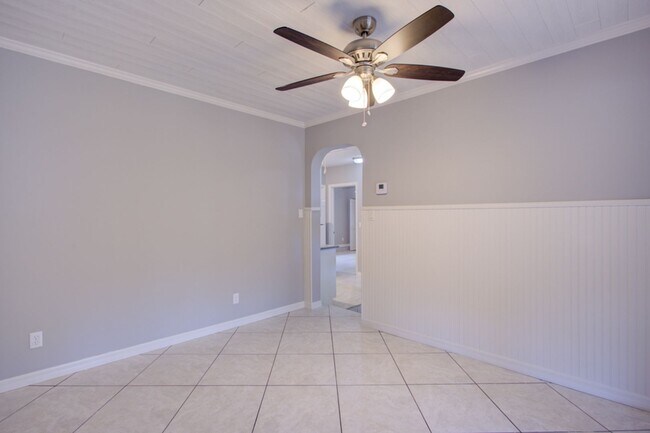 Building Photo - 4023 E Orange Ave