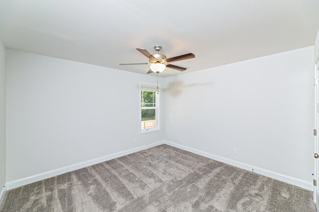 Building Photo - 587 Foothills St