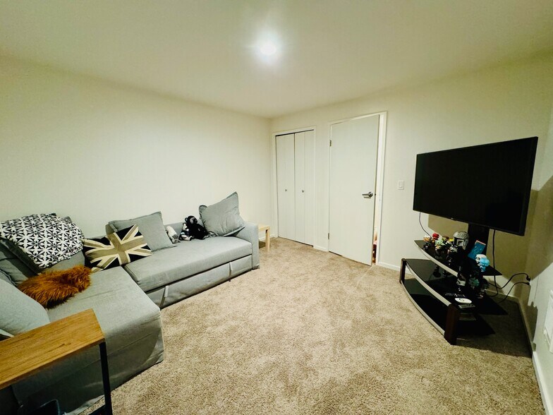 A room perfect for guests, a home office, or creative space, with comfortable layout. - 2145 Dexter Ave N
