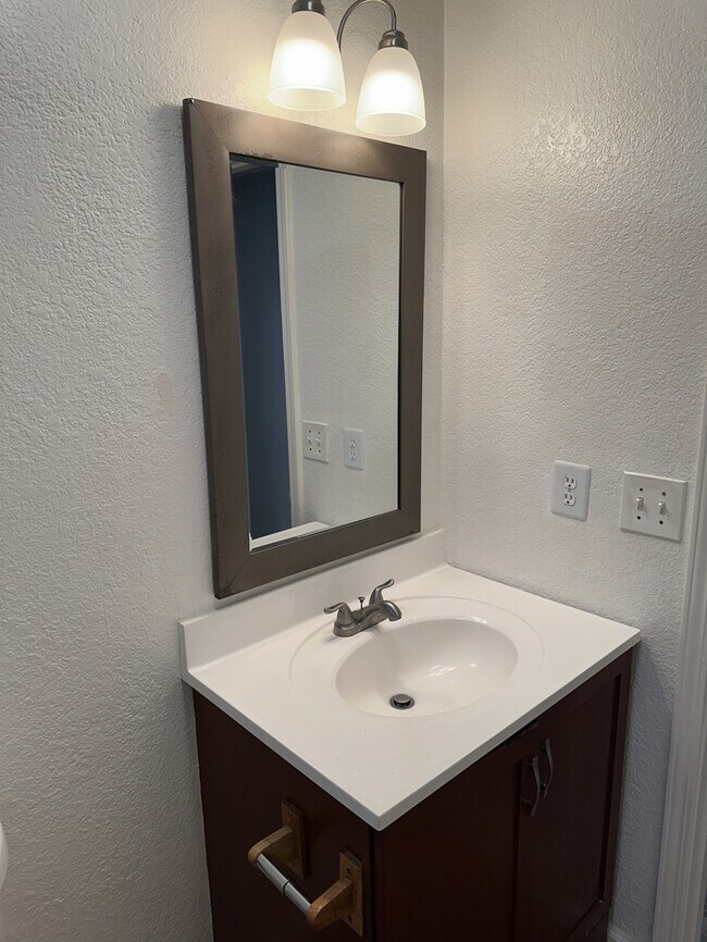 Building Photo - Riverbank 3 Bedroom 2 Bath Fourplex with Garage