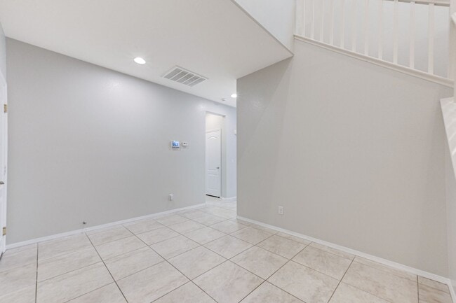 Building Photo - House For Rent! 4 beds, 3 baths Community ...