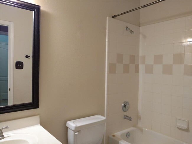 Building Photo - 9927 Driftwood Park Dr
