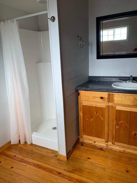 Building Photo - 1112 Cardinal St Apt# 101