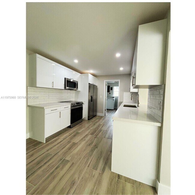 Building Photo - 5032 SW 94th Ave