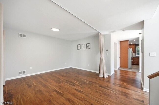 Building Photo - 81 Village Cir