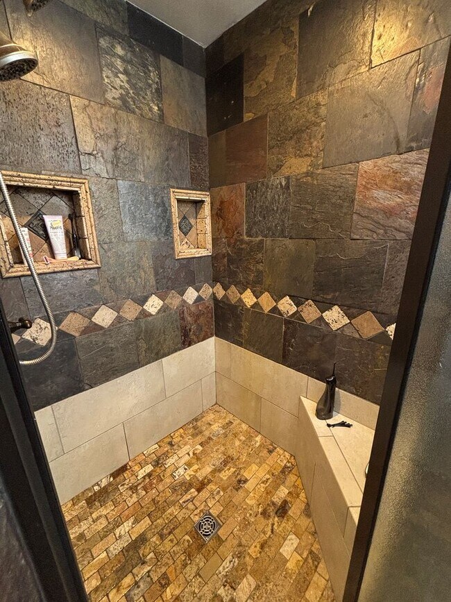 Building Photo - 4 BEDROOM IN NORTH  BOSSIER