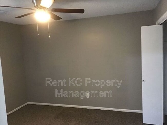 Building Photo - 208 W Meadow St