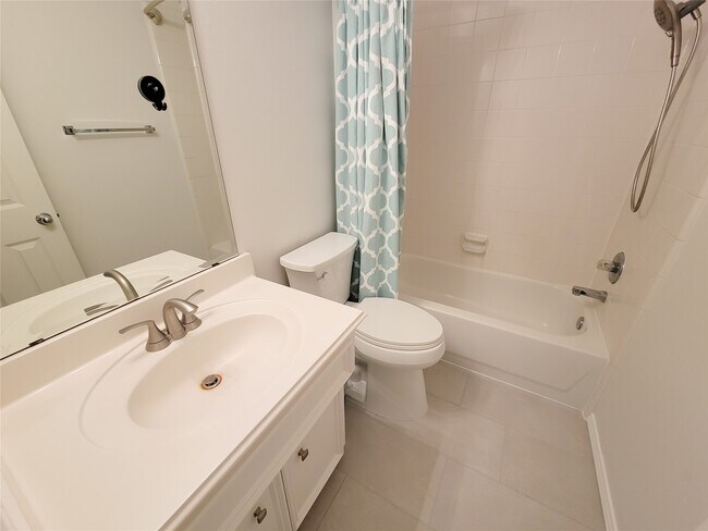 Building Photo - 75 Dennis St