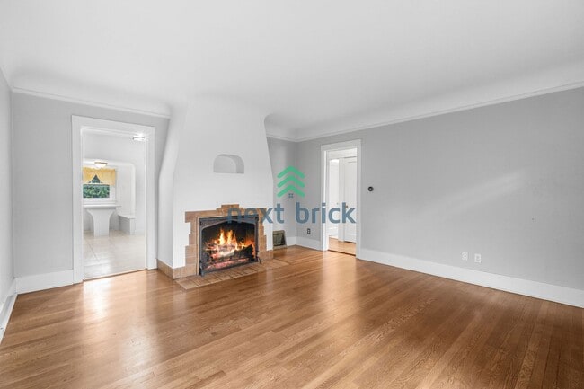 Building Photo - A beautiful 3 bed and 1 bathroom house for rent