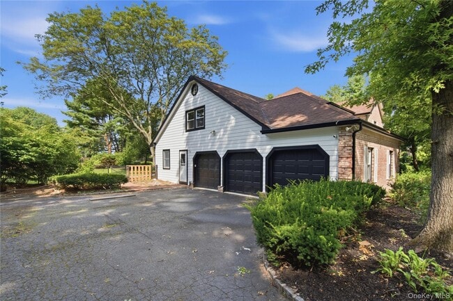 Building Photo - 3 Farmwoods Ln
