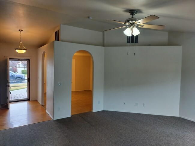 Building Photo - 1415 Chelsey Cir