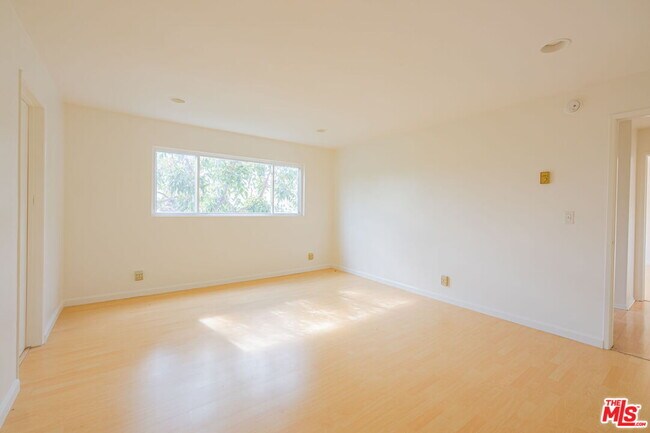 Building Photo - 1544 Stanford St