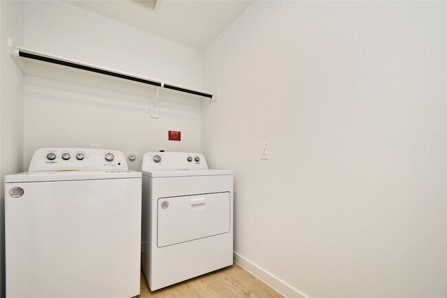 Building Photo - 30330 Reagans Rnch Dr