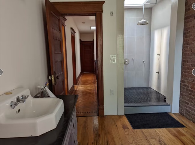 Building Photo - Renovated 3 Bedroom 2 Bathroom House Across From The Park