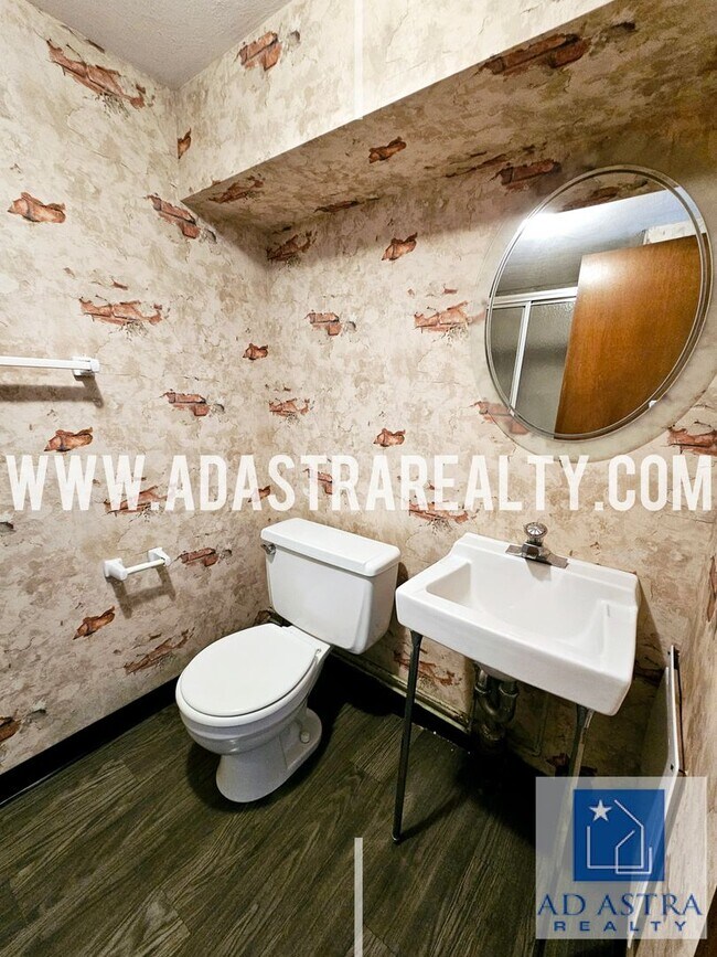 Building Photo - Spacious Duplex in Independence-Available ...