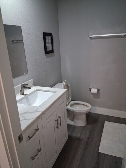 Building Photo - 14870 SW 20th Pl