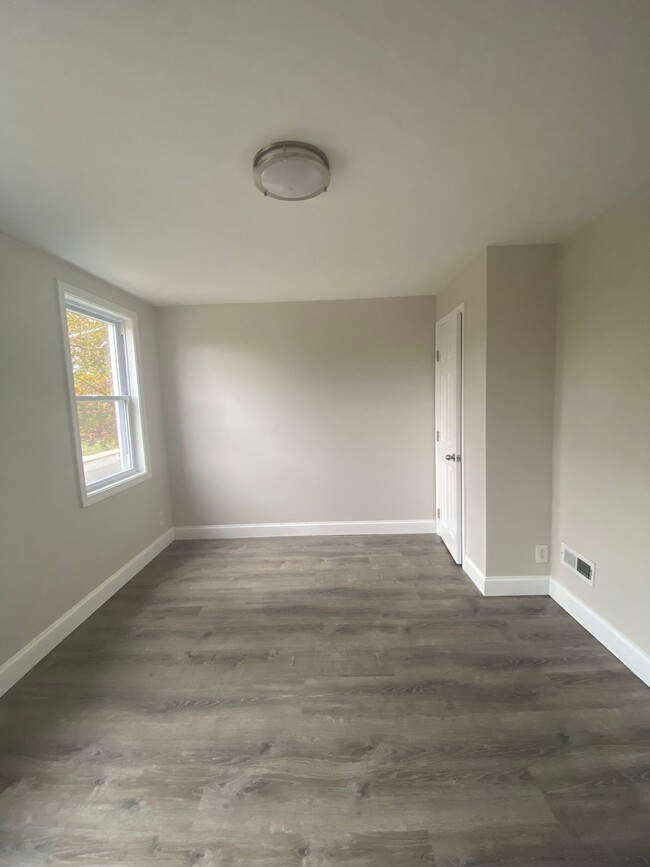 Building Photo - 2841 Round Rd