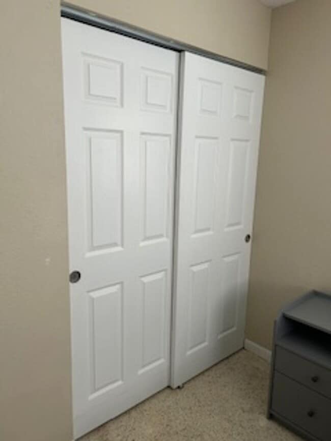 Building Photo - Quaint 2/1.5 bath home