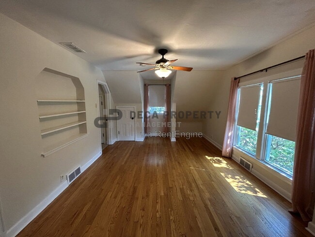Building Photo - 203 W Cedar Ave
